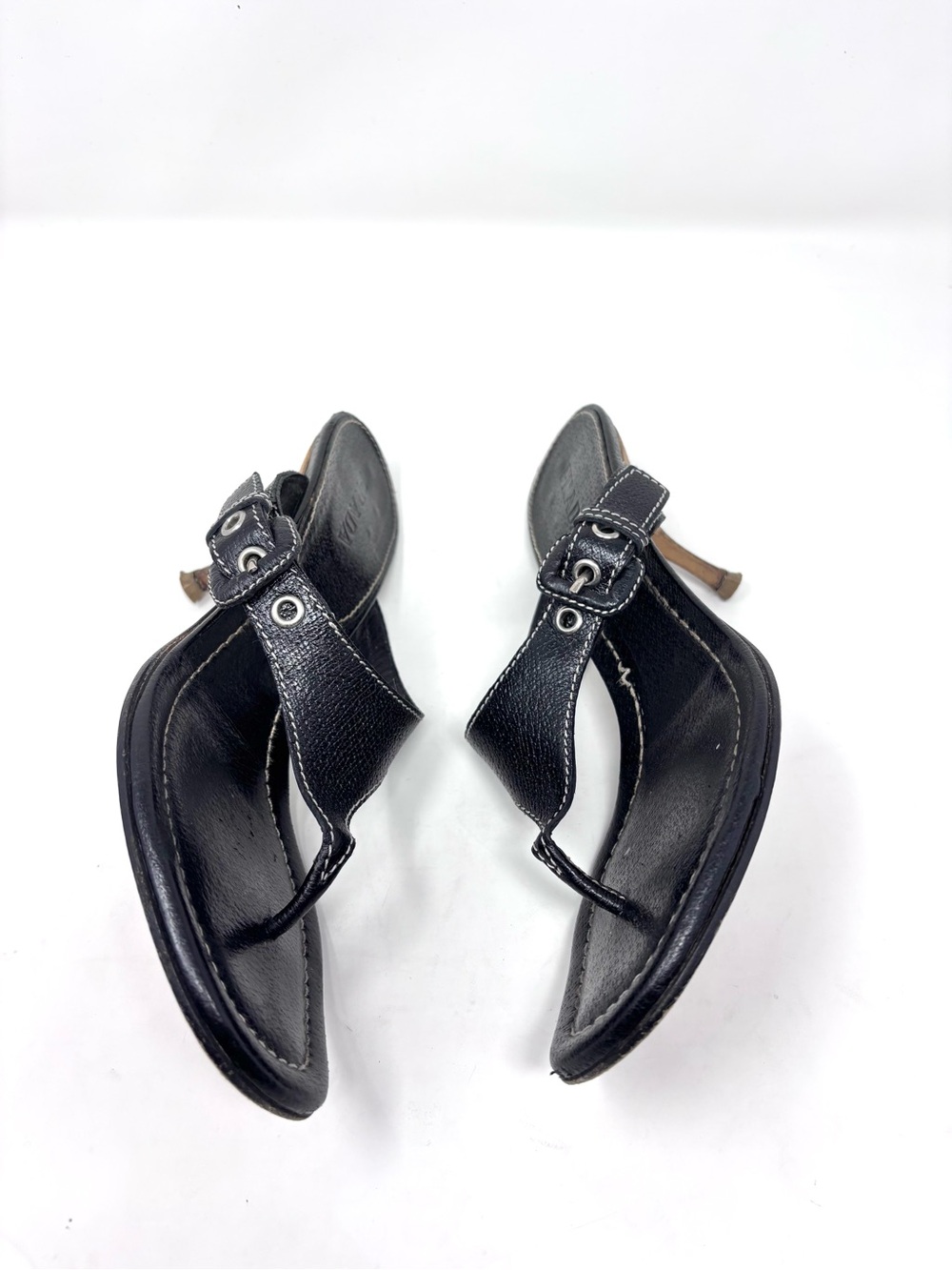 Vintage Prada Black Leather Thong Sandals Buckle T-Strap Kitten Heel size 39 - Picture 2 of 8